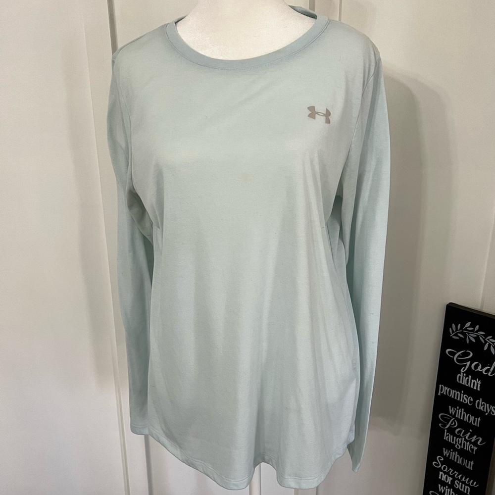 🌼2/$12🌼Women’s Under Armour Top Size Large EUC